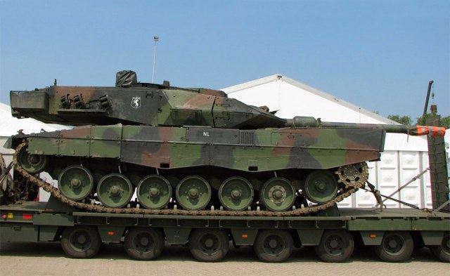 Leopard 2 (83).jpg